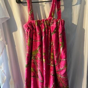 Bass Pro White River Pink Camo Fleece Towel Wrap